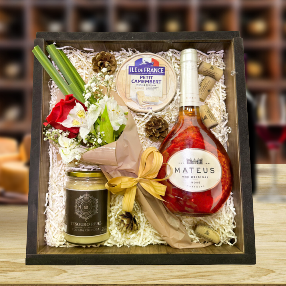 KIT VINHO PORTUGUÊS- MATEUS ROSÉ, QUEIJO E FLORES